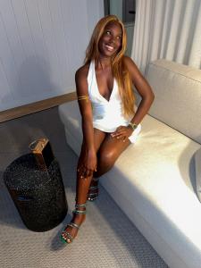 745026090: Chica busca chico en Málaga