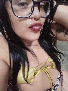 678312088: Chica busca chico en Sevilla