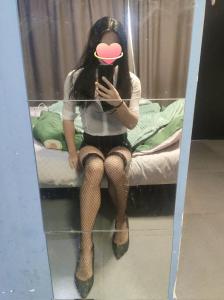 688432150: Chica busca chico en Madrid