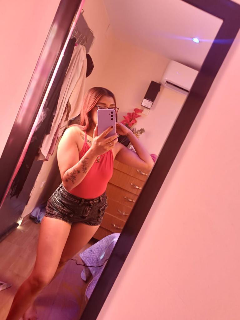 643145639: Chica busca chico en Barcelona