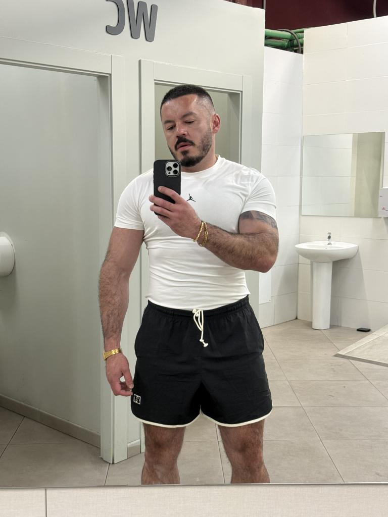 604873644: Chico busca chica en Madrid