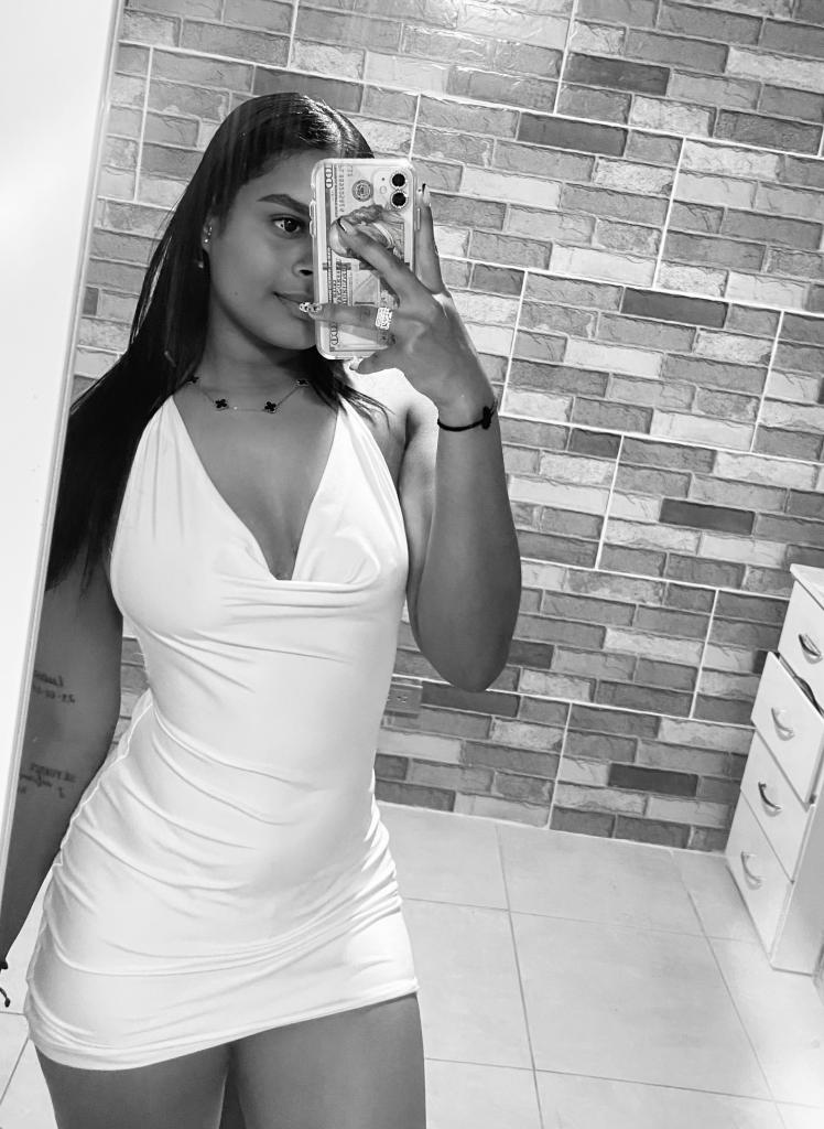 613834025: Chica busca chico en Málaga