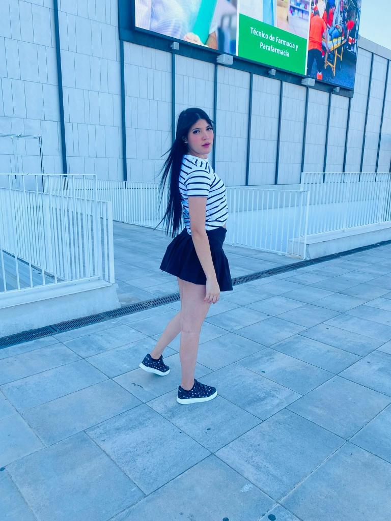 Chica busca chico en Alicante: Chica busca chico