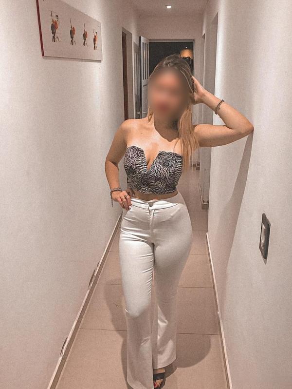 677328850: Chica busca chico en La Coruña