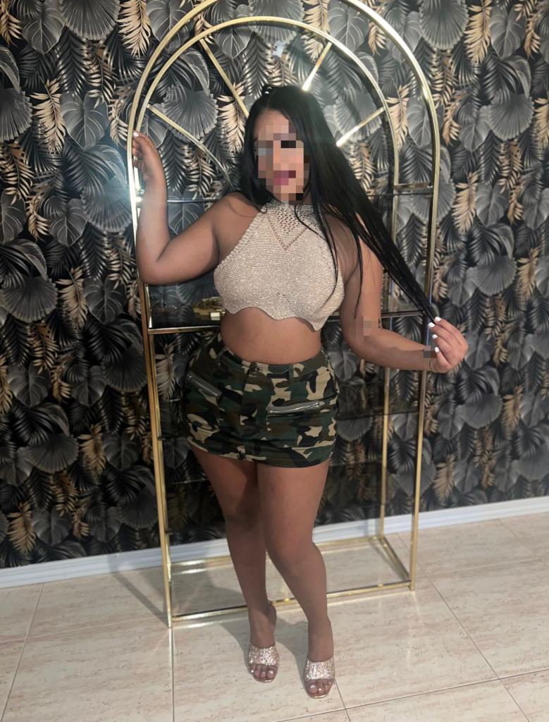 661087081: Chica busca chico en Madrid