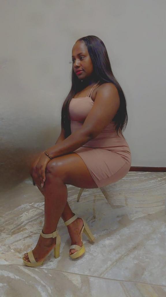 643376089: Chica busca chico en Barcelona