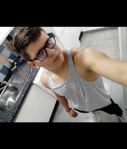664482795: Chico busca chica en Málaga