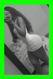 745035969: Chica busca chico en Barcelona