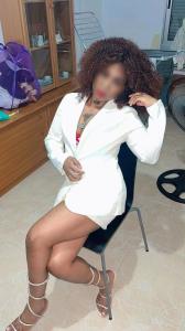 697367129: Chica busca chico en Barcelona