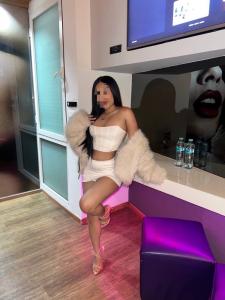 686434194: Chica busca chico en Lérida