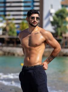 664280951: Chico busca chica en Barcelona