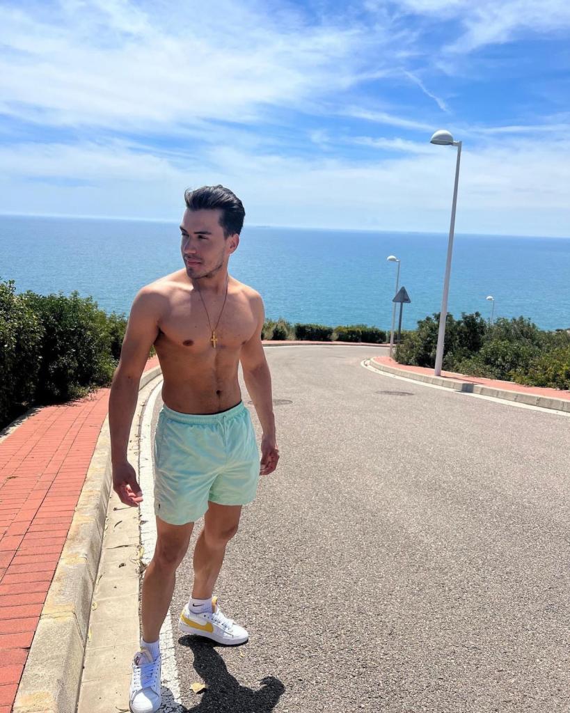 Chica busca chico en Tenerife: 