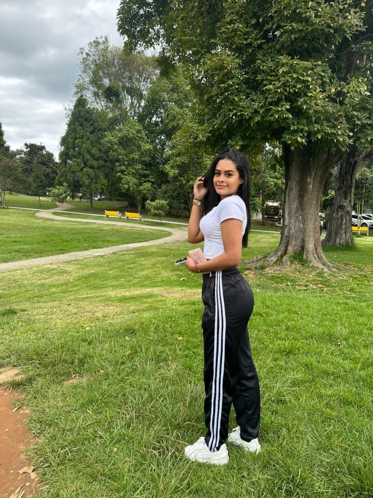613834025: Chica busca chico en Málaga