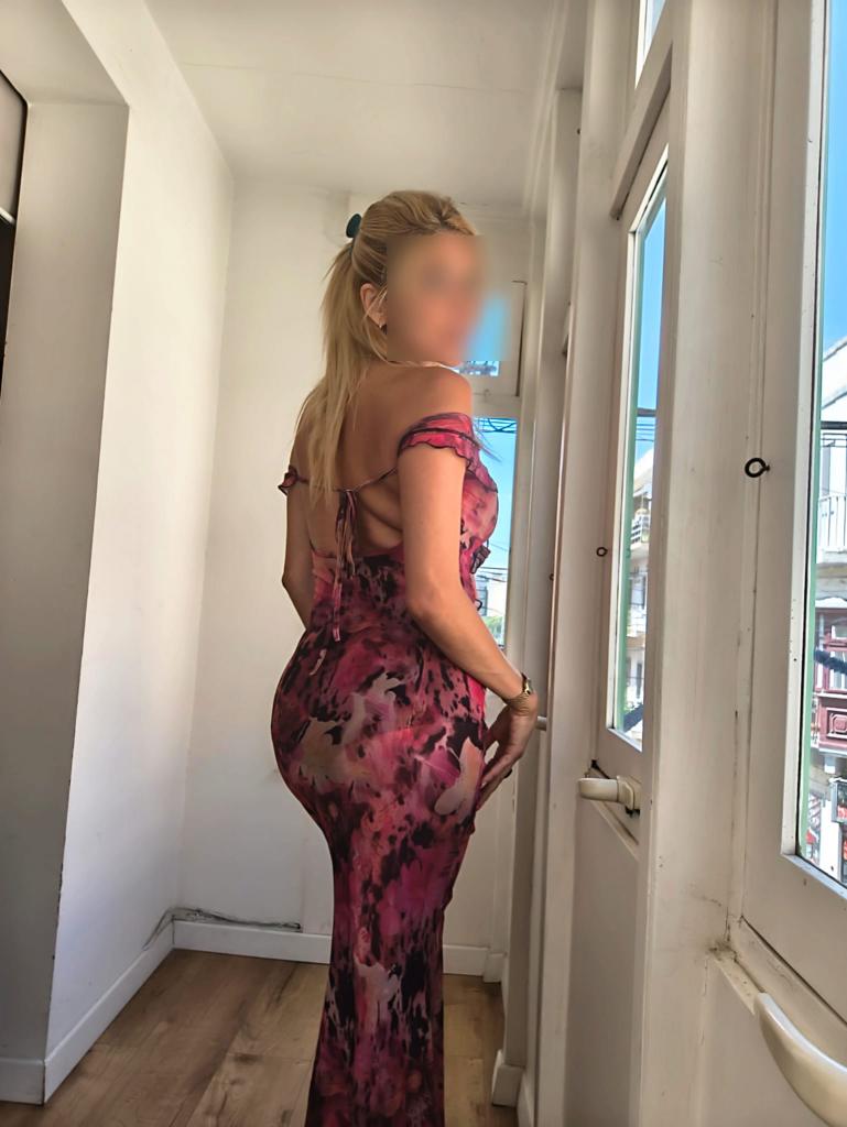 666926043: Chica busca chico en Sevilla