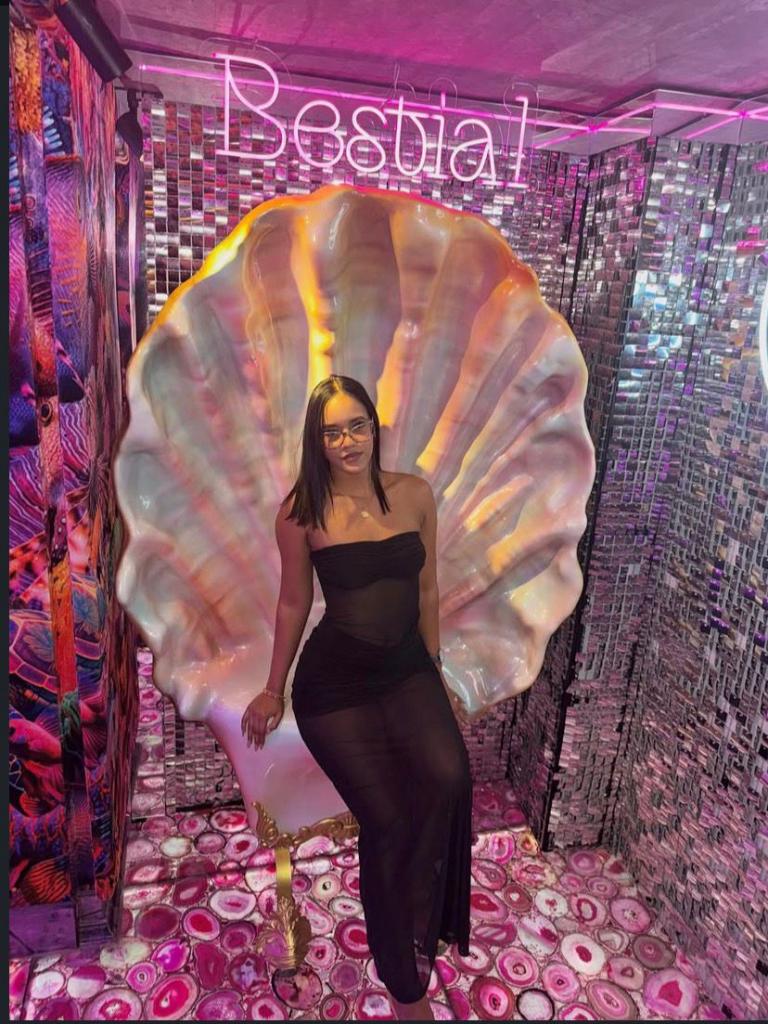697960655: Chica busca chico en Madrid