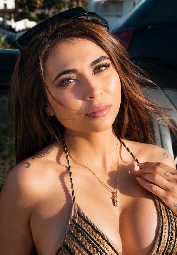 Chica busca chico en Alicante: Chica busca chico