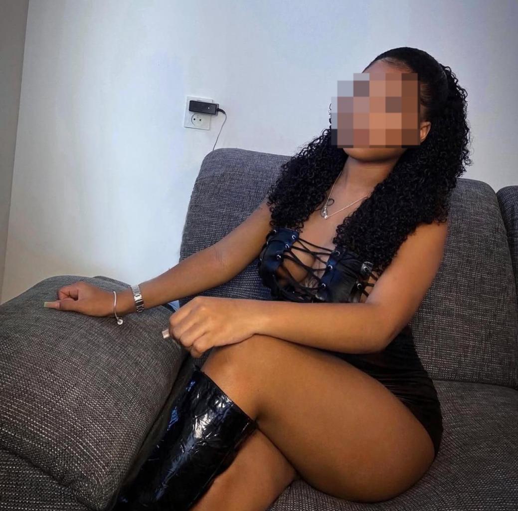 Chica busca chico en Granada: 