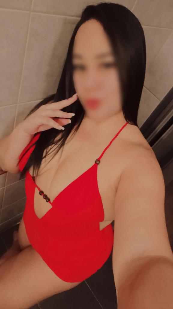 670731693: Chica busca chico en Sevilla