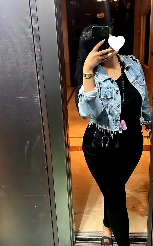 631565643: Chica busca chico en Barcelona