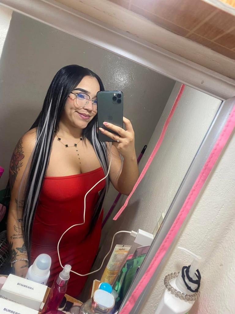 663080846: Chica busca chico en Orense