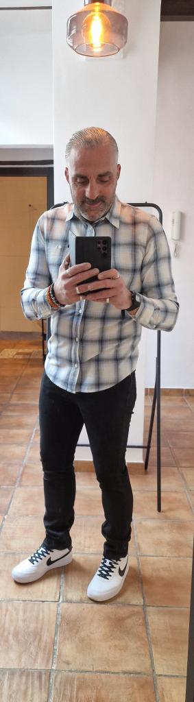 Chico busca chica en Granada: 