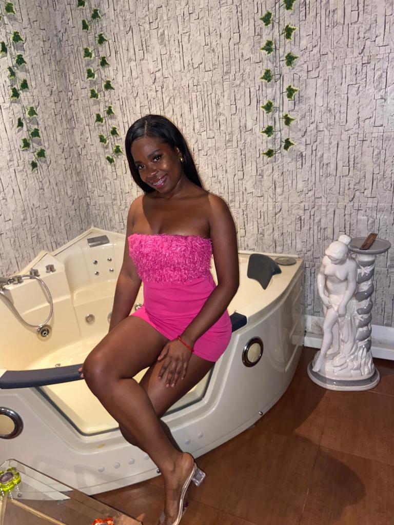 632037316: Chica busca chico en Sevilla