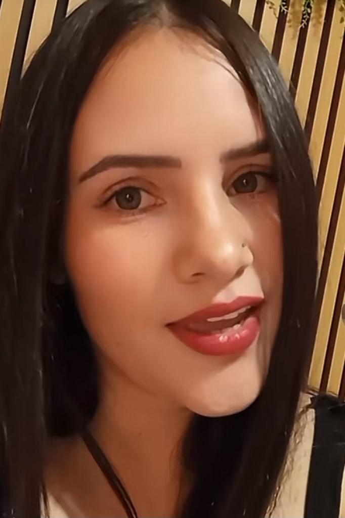 672519627: Chica busca chico en Barcelona