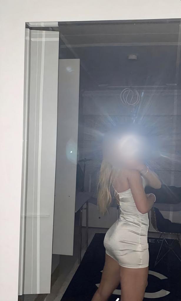 631297789: Chica busca chico en Barcelona