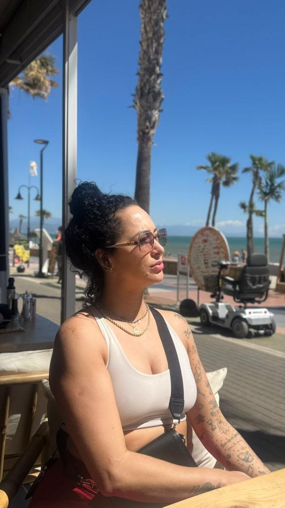 613677079: Chica busca chico en Lugo