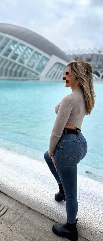 664708104: Chica busca chico en Sevilla
