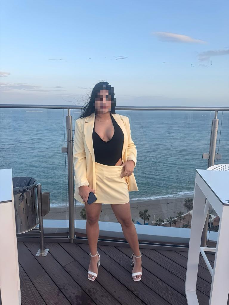 Chica busca chico en Alicante: Chica busca chico