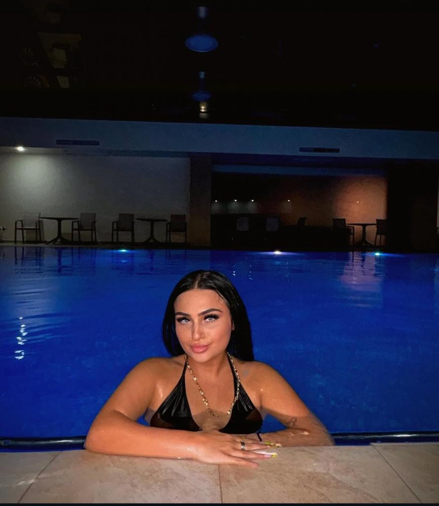 631505373: Chica busca chico en Barcelona