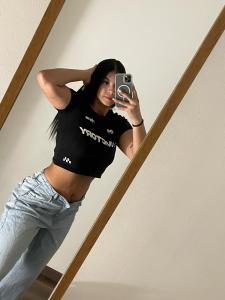 631215307: Chica busca chico en Madrid