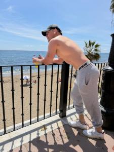 679034217: Chico busca chica en Málaga