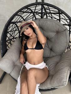 678786360: Chica busca chico en Ibiza