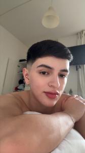 695313803: Chico busca chica en Barcelona