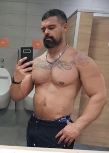 687716981: Chico busca chica en Barcelona