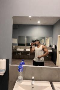 667589328: Chico busca chica en Sevilla