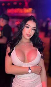 677375078: Chica busca chico en Barcelona