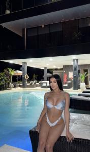 677375078: Chica busca chico en Barcelona