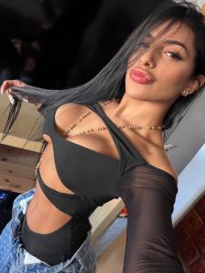 632886402: Chica busca chico en Gerona