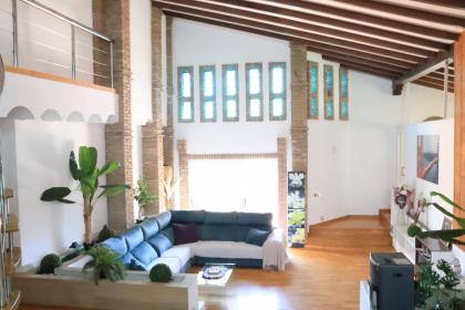 667950348: Chica busca chico en Barcelona