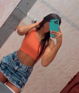 643553129: Chica busca chico en Sevilla