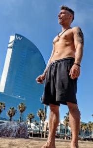 671197890: Chico busca chica en Barcelona