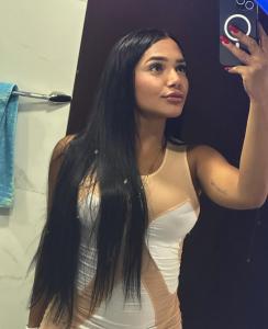 643745367: Chica busca chico en Sevilla