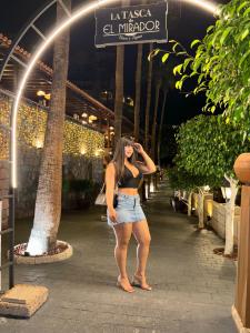 607260478: Chica busca chico en Madrid