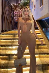 670884103: Chica busca chico en La Coruña