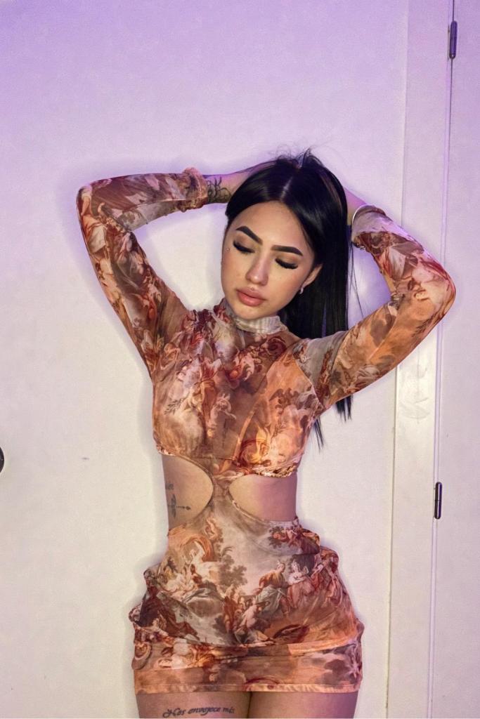 610880239: Chica busca chico en Ibiza