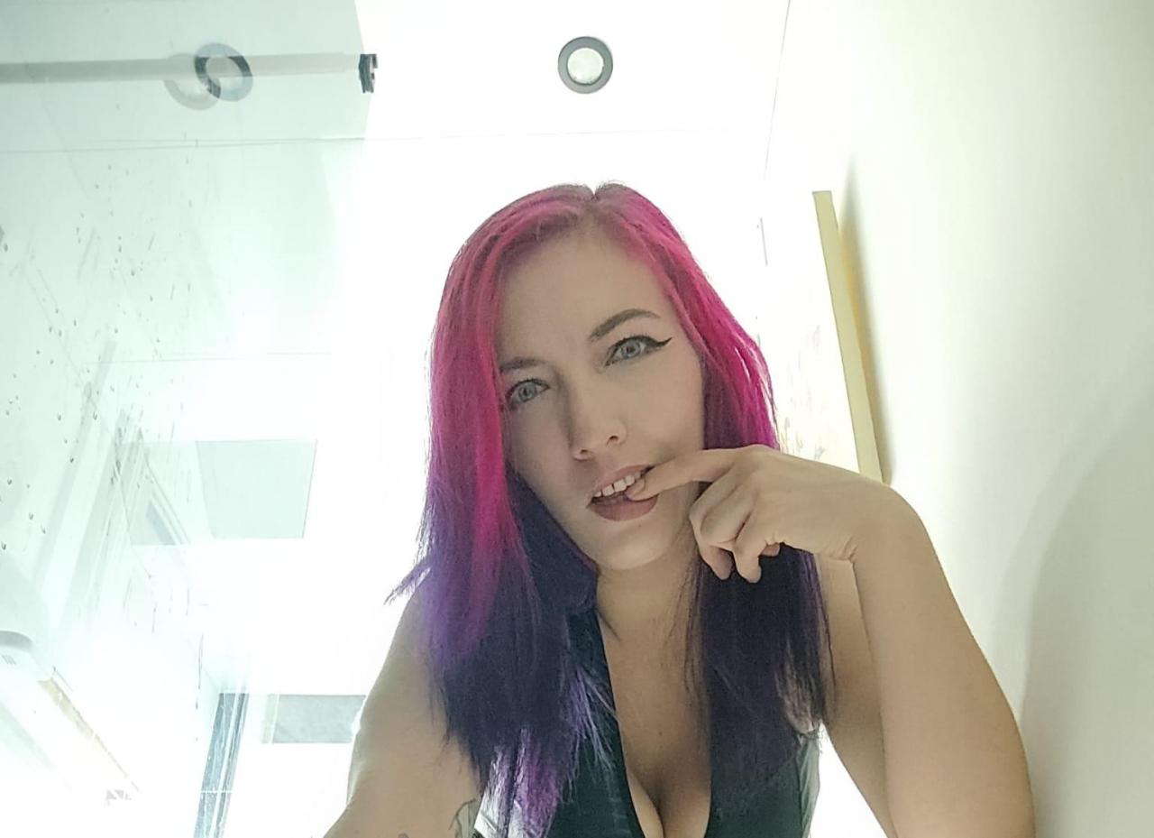 621325533: Chica busca chico en Madrid