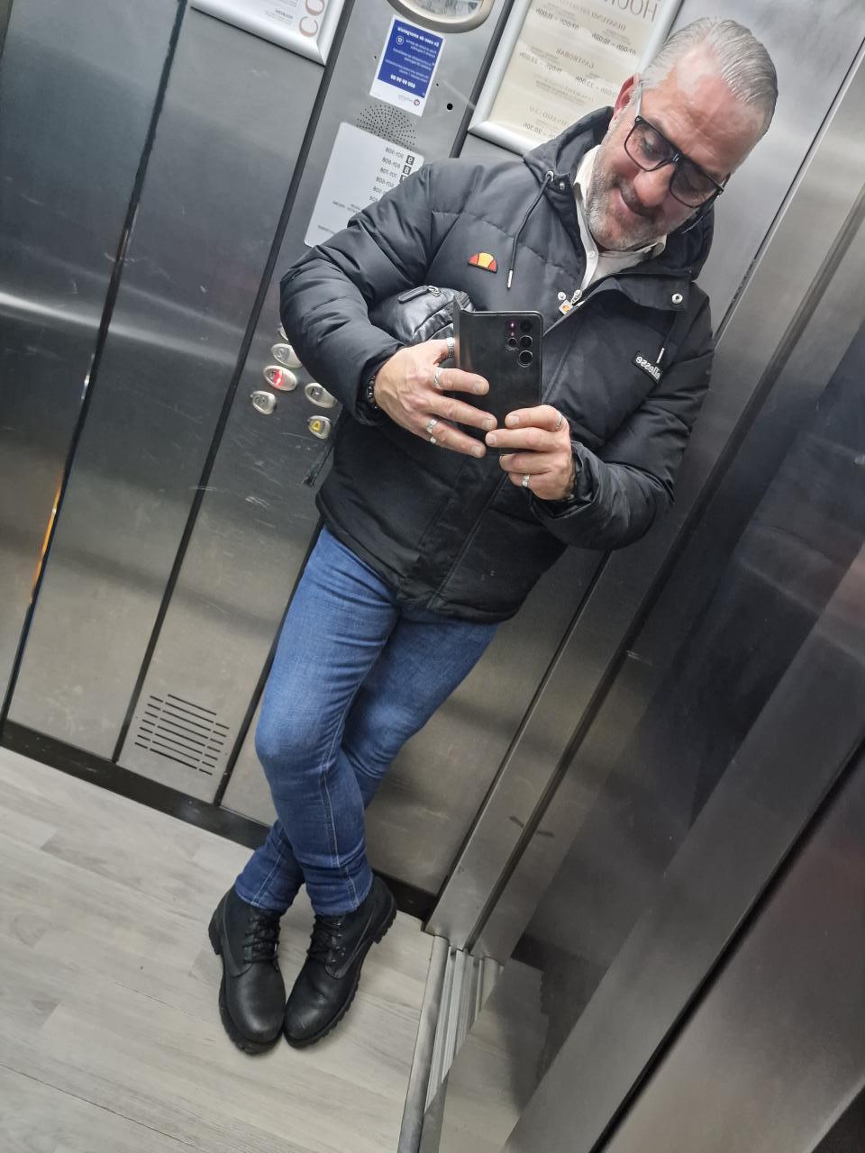 614164070: Chico busca chica en Granada